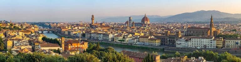 Panoramafoto vanaf Piazzale Michelangelo van het oude stadscentrum van Florence, Italië. Met daarop onder andere de Kathedraal van Florence. | Transport Italië | Seacon Logistics